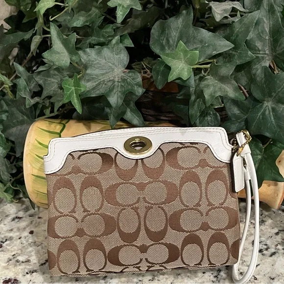 🦋 NWOT Coach Hamptons Signature Tote Capacity Wristlet Never Used White Trim - Picture 7 of 12